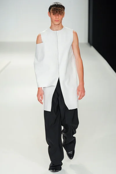 Look 28